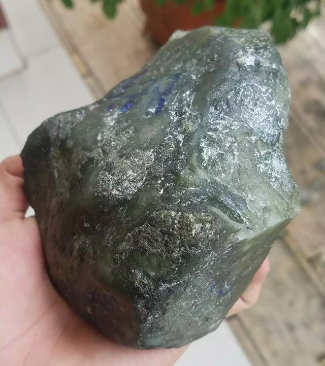 翡翠原石叫什么灰卡翡翠原石-第1张图片-翡翠网 翡翠原石叫什么灰卡翡翠原石-第1张图片-翡翠网