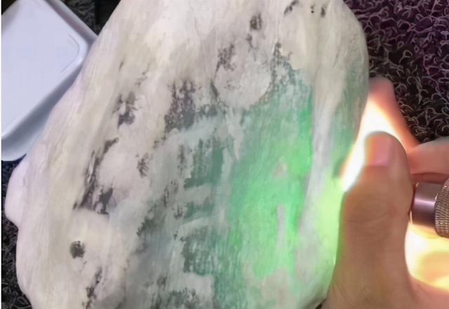 玉石造假过程视频,假翡翠手镯视频大全-第16张图片-翡翠网 玉石造假过程视频,假翡翠手镯视频大全-第16张图片-翡翠网