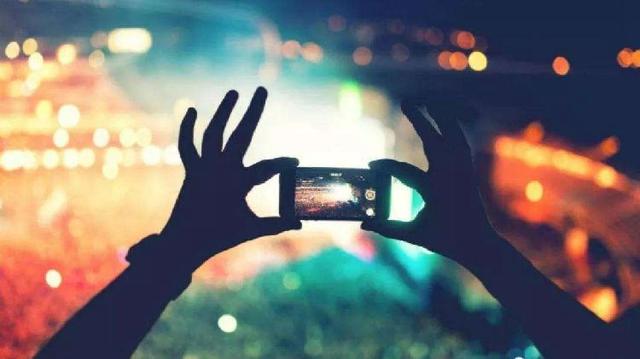 抖音换衣门,抖音跳舞无罩的id-第1张图片-翡翠网 抖音换衣门,抖音跳舞无罩的id-第1张图片-翡翠网