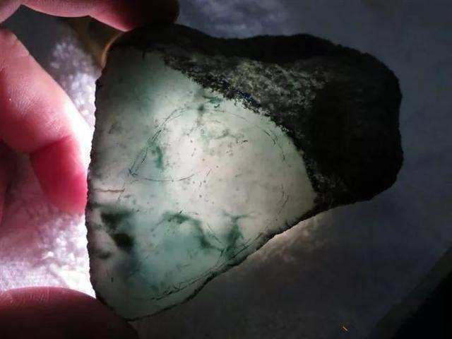 关于翡翠原石测试密度是3.34是真的吗的信息-第2张图片-翡翠网 关于翡翠原石测试密度是3.34是真的吗的信息-第2张图片-翡翠网
