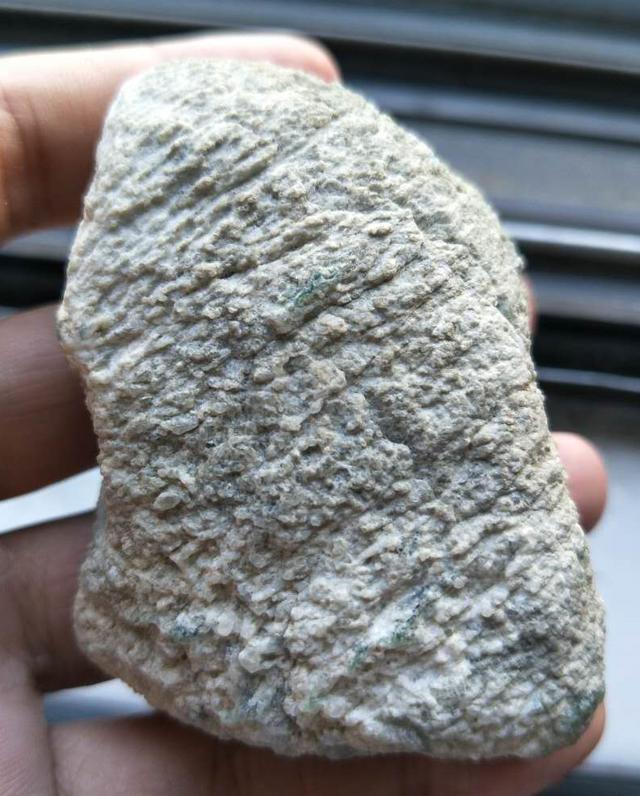 会卡沙皮原石翡翠原石翻沙皮料图解-第6张图片-翡翠网 会卡沙皮原石翡翠原石翻沙皮料图解-第6张图片-翡翠网