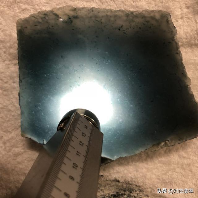 识别翡翠原石手镯真假,翡翠原石技巧-第8张图片-翡翠网 识别翡翠原石手镯真假,翡翠原石技巧-第8张图片-翡翠网