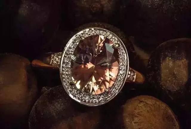 猕猴桃还是翡翠原石,翡翠原石叫什么-第19张图片-翡翠网 猕猴桃还是翡翠原石,翡翠原石叫什么-第19张图片-翡翠网