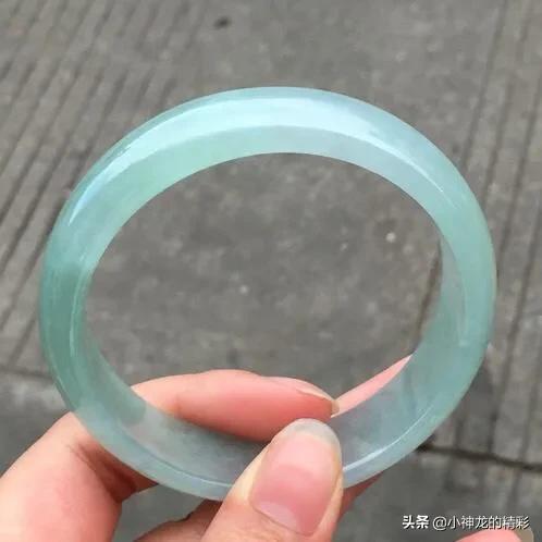 一块开窗发黑的翡翠原石大马坎翡翠原石-第5张图片-翡翠网 一块开窗发黑的翡翠原石大马坎翡翠原石-第5张图片-翡翠网