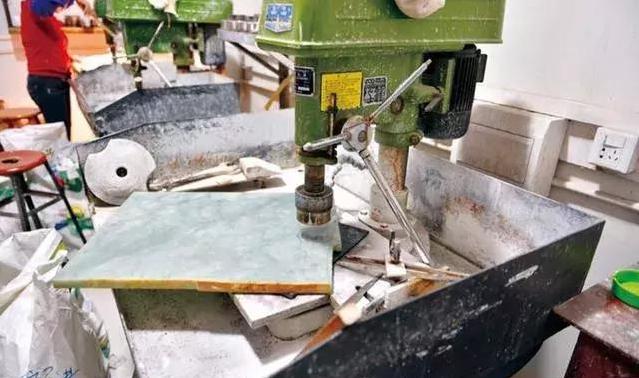 翡翠手镯的制作工序,翡翠手镯怎么做出来的-第1张图片-翡翠网