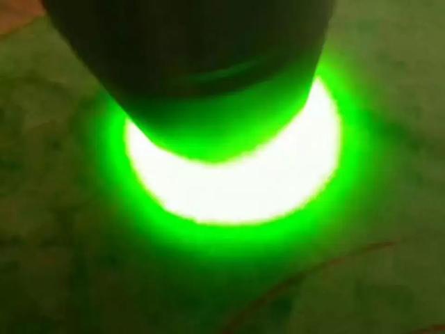 满绿翡翠手镯贵吗满豆绿翡翠手镯的价格-第5张图片-翡翠网 满绿翡翠手镯贵吗满豆绿翡翠手镯的价格-第5张图片-翡翠网