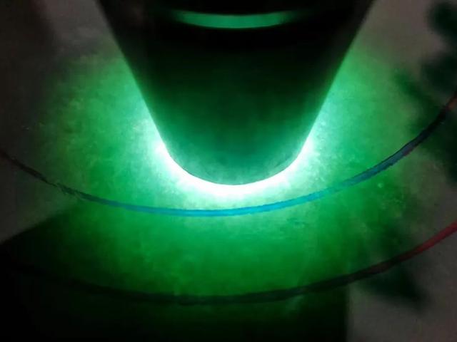 格应角场口翡翠原石切开,翡翠原石的价位-第3张图片-翡翠网 格应角场口翡翠原石切开,翡翠原石的价位-第3张图片-翡翠网