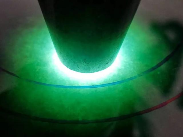 格应角场口翡翠原石切开,翡翠原石的价位-第4张图片-翡翠网 格应角场口翡翠原石切开,翡翠原石的价位-第4张图片-翡翠网