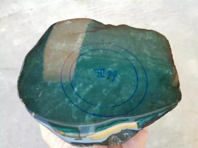 格应角场口翡翠原石切开,翡翠原石的价位-第5张图片-翡翠网 格应角场口翡翠原石切开,翡翠原石的价位-第5张图片-翡翠网