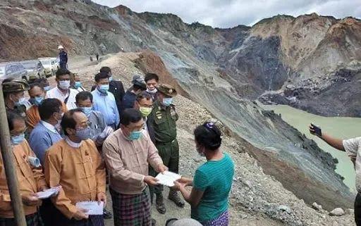 凉水翡翠原石图片,翡翠原石有凉水产量吗-第3张图片-翡翠网 凉水翡翠原石图片,翡翠原石有凉水产量吗-第3张图片-翡翠网