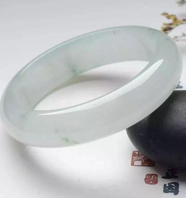 冰豆种翡翠手镯特征,冰豆翡翠的价格-第15张图片-翡翠网 冰豆种翡翠手镯特征,冰豆翡翠的价格-第15张图片-翡翠网