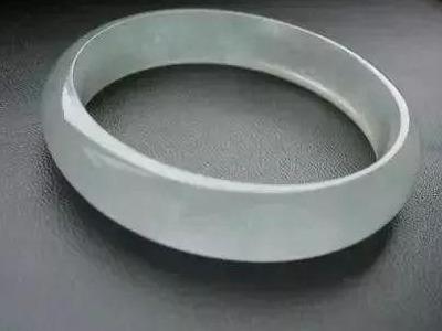 冰豆种翡翠手镯特征,冰豆翡翠的价格-第16张图片-翡翠网 冰豆种翡翠手镯特征,冰豆翡翠的价格-第16张图片-翡翠网