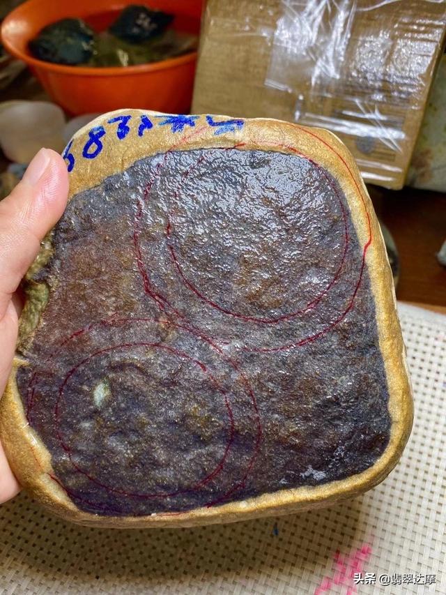 玩翡翠原石的五大秘诀的简单介绍-第7张图片-翡翠网 玩翡翠原石的五大秘诀的简单介绍-第7张图片-翡翠网