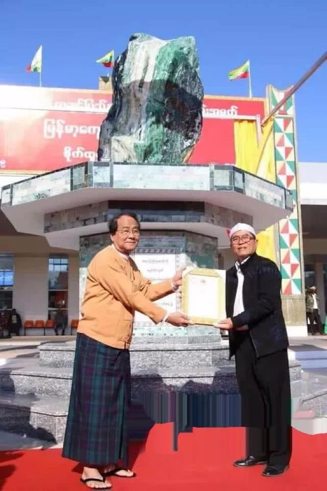 缅甸矿主收藏极品翡翠原石翡翠的原石在哪里-第1张图片-翡翠网 缅甸矿主收藏极品翡翠原石翡翠的原石在哪里-第1张图片-翡翠网