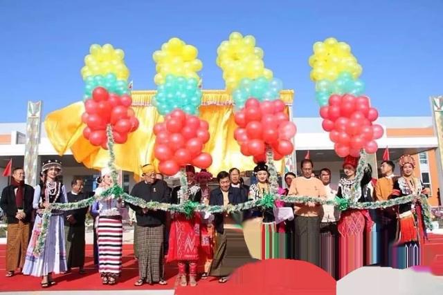 缅甸矿主收藏极品翡翠原石翡翠的原石在哪里-第2张图片-翡翠网 缅甸矿主收藏极品翡翠原石翡翠的原石在哪里-第2张图片-翡翠网