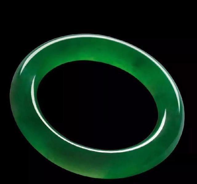 16亿帝王绿吊坠自己在家赌翡翠原石-第5张图片-翡翠网 16亿帝王绿吊坠自己在家赌翡翠原石-第5张图片-翡翠网