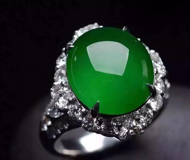 16亿帝王绿吊坠自己在家赌翡翠原石-第7张图片-翡翠网 16亿帝王绿吊坠自己在家赌翡翠原石-第7张图片-翡翠网