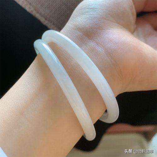 翡翠手镯广告图,玉手镯图片大全价格-第4张图片-翡翠网 翡翠手镯广告图,玉手镯图片大全价格-第4张图片-翡翠网