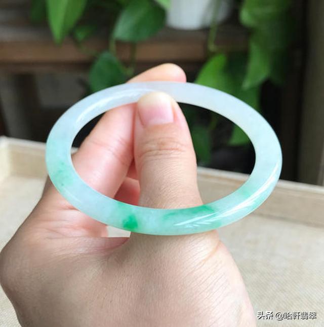 翡翠手镯广告图,玉手镯图片大全价格-第9张图片-翡翠网 翡翠手镯广告图,玉手镯图片大全价格-第9张图片-翡翠网