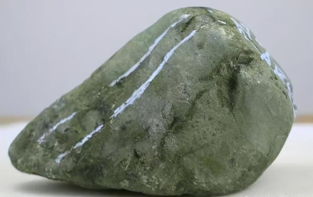 翡翠原石豆种飘花,翡翠原石种色水飘花-第1张图片-翡翠网 翡翠原石豆种飘花,翡翠原石种色水飘花-第1张图片-翡翠网