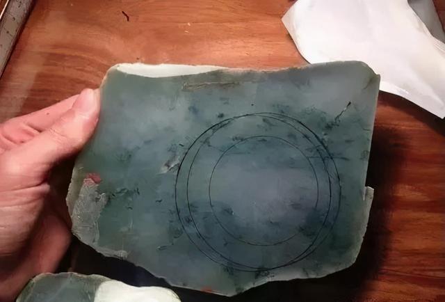 翡翠原石豆种飘花,翡翠原石种色水飘花-第4张图片-翡翠网 翡翠原石豆种飘花,翡翠原石种色水飘花-第4张图片-翡翠网