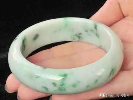 这个翡翠的价钱是多少翡翠透明价格是多少-第2张图片-翡翠网 这个翡翠的价钱是多少翡翠透明价格是多少-第2张图片-翡翠网