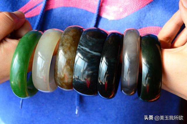 一千万满绿翡翠手镯,翡翠青花手镯价格表-第1张图片-翡翠网 一千万满绿翡翠手镯,翡翠青花手镯价格表-第1张图片-翡翠网