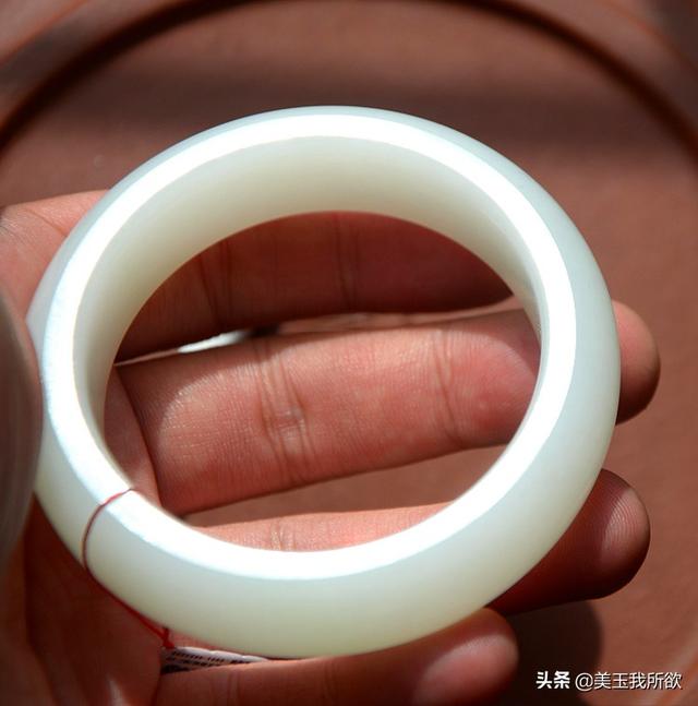 一千万满绿翡翠手镯,翡翠青花手镯价格表-第2张图片-翡翠网 一千万满绿翡翠手镯,翡翠青花手镯价格表-第2张图片-翡翠网