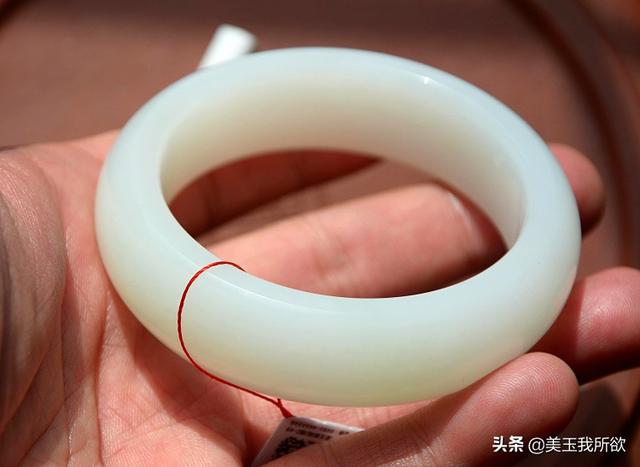 一千万满绿翡翠手镯,翡翠青花手镯价格表-第3张图片-翡翠网 一千万满绿翡翠手镯,翡翠青花手镯价格表-第3张图片-翡翠网