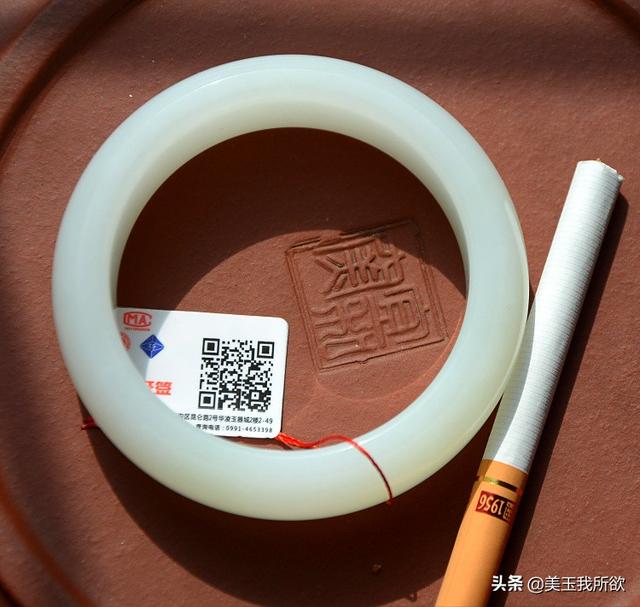 一千万满绿翡翠手镯,翡翠青花手镯价格表-第5张图片-翡翠网 一千万满绿翡翠手镯,翡翠青花手镯价格表-第5张图片-翡翠网