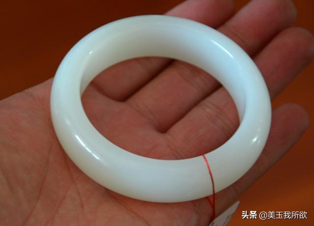 一千万满绿翡翠手镯,翡翠青花手镯价格表-第6张图片-翡翠网 一千万满绿翡翠手镯,翡翠青花手镯价格表-第6张图片-翡翠网