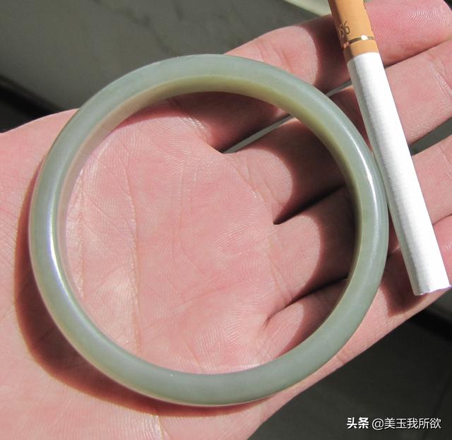 一千万满绿翡翠手镯,翡翠青花手镯价格表-第11张图片-翡翠网 一千万满绿翡翠手镯,翡翠青花手镯价格表-第11张图片-翡翠网