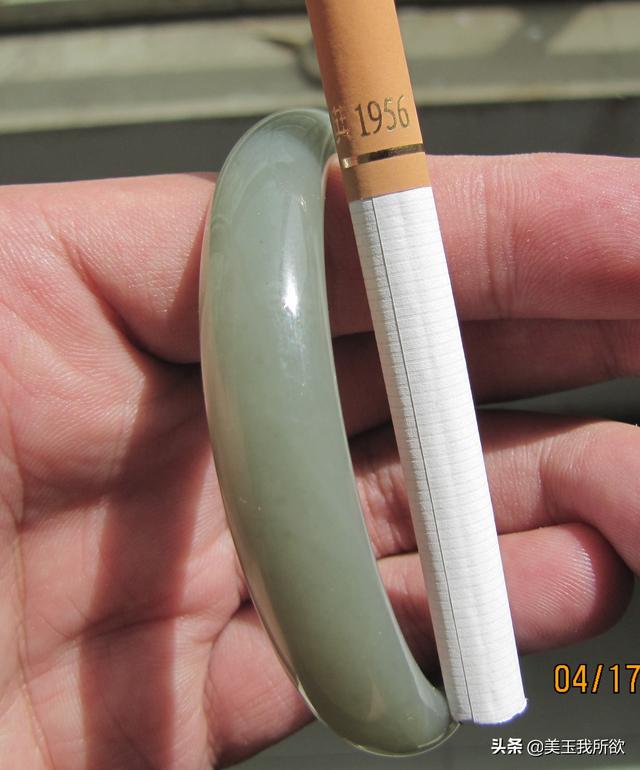 一千万满绿翡翠手镯,翡翠青花手镯价格表-第13张图片-翡翠网 一千万满绿翡翠手镯,翡翠青花手镯价格表-第13张图片-翡翠网