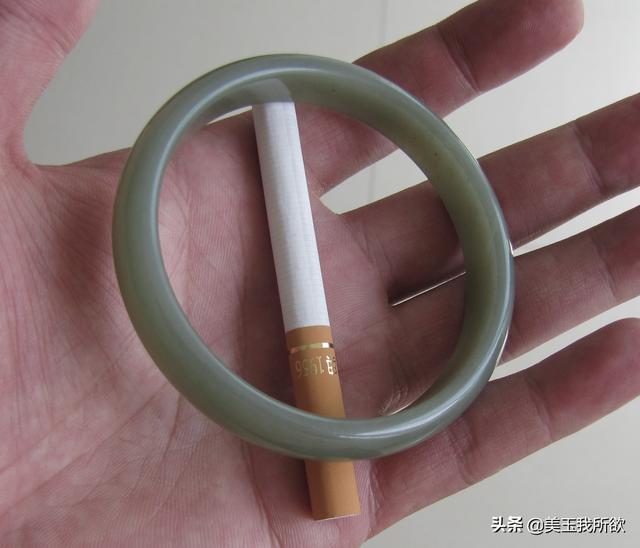 一千万满绿翡翠手镯,翡翠青花手镯价格表-第15张图片-翡翠网 一千万满绿翡翠手镯,翡翠青花手镯价格表-第15张图片-翡翠网