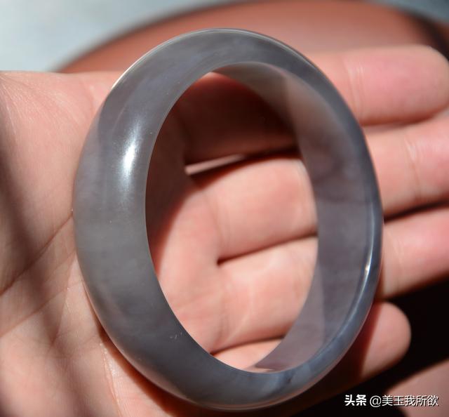 一千万满绿翡翠手镯,翡翠青花手镯价格表-第18张图片-翡翠网 一千万满绿翡翠手镯,翡翠青花手镯价格表-第18张图片-翡翠网