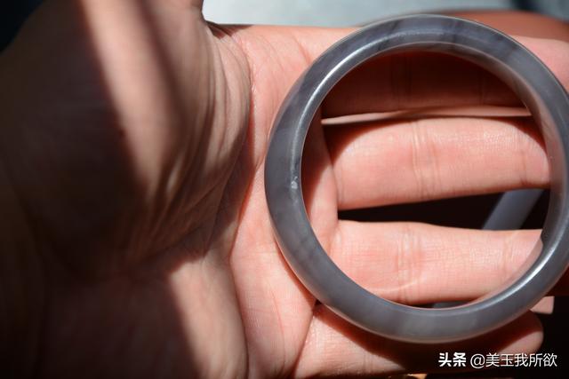 一千万满绿翡翠手镯,翡翠青花手镯价格表-第19张图片-翡翠网 一千万满绿翡翠手镯,翡翠青花手镯价格表-第19张图片-翡翠网