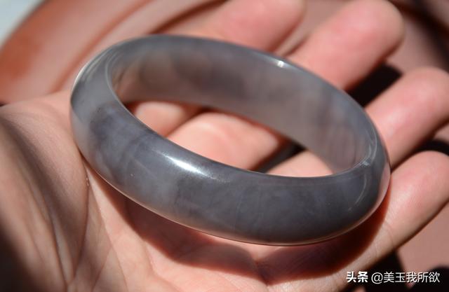 一千万满绿翡翠手镯,翡翠青花手镯价格表-第21张图片-翡翠网 一千万满绿翡翠手镯,翡翠青花手镯价格表-第21张图片-翡翠网