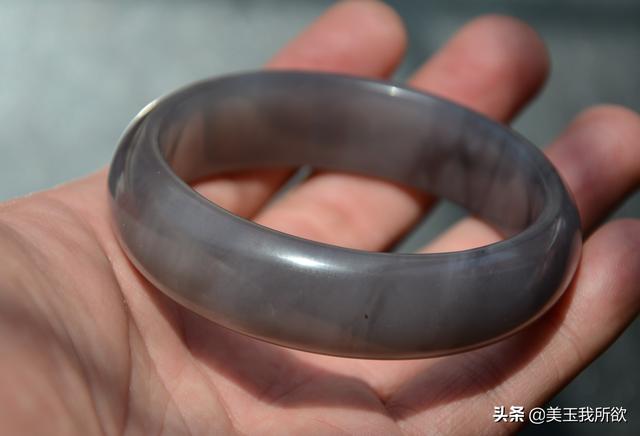 一千万满绿翡翠手镯,翡翠青花手镯价格表-第22张图片-翡翠网 一千万满绿翡翠手镯,翡翠青花手镯价格表-第22张图片-翡翠网