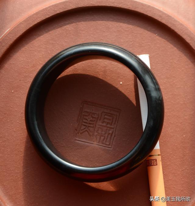 一千万满绿翡翠手镯,翡翠青花手镯价格表-第23张图片-翡翠网 一千万满绿翡翠手镯,翡翠青花手镯价格表-第23张图片-翡翠网