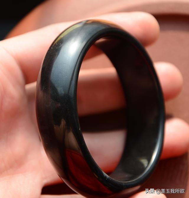 一千万满绿翡翠手镯,翡翠青花手镯价格表-第24张图片-翡翠网 一千万满绿翡翠手镯,翡翠青花手镯价格表-第24张图片-翡翠网