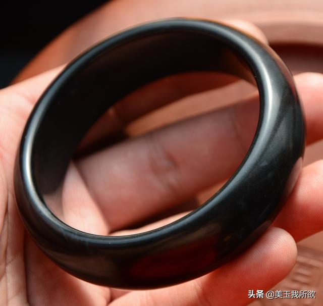 一千万满绿翡翠手镯,翡翠青花手镯价格表-第25张图片-翡翠网 一千万满绿翡翠手镯,翡翠青花手镯价格表-第25张图片-翡翠网