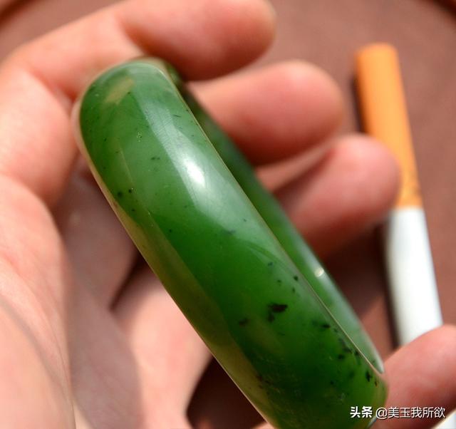 一千万满绿翡翠手镯,翡翠青花手镯价格表-第30张图片-翡翠网 一千万满绿翡翠手镯,翡翠青花手镯价格表-第30张图片-翡翠网