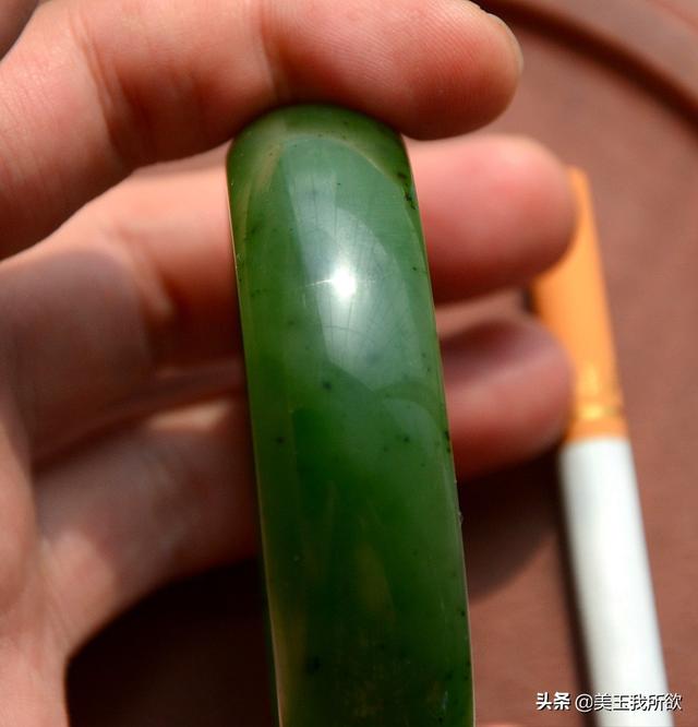 一千万满绿翡翠手镯,翡翠青花手镯价格表-第32张图片-翡翠网 一千万满绿翡翠手镯,翡翠青花手镯价格表-第32张图片-翡翠网