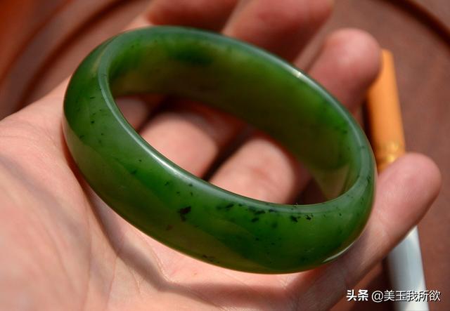 一千万满绿翡翠手镯,翡翠青花手镯价格表-第33张图片-翡翠网 一千万满绿翡翠手镯,翡翠青花手镯价格表-第33张图片-翡翠网