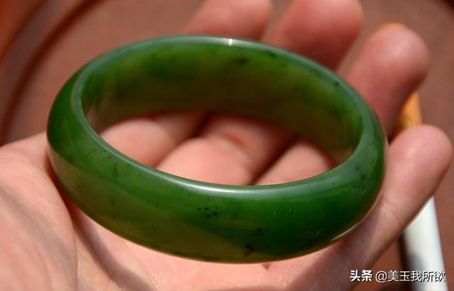 一千万满绿翡翠手镯,翡翠青花手镯价格表-第35张图片-翡翠网 一千万满绿翡翠手镯,翡翠青花手镯价格表-第35张图片-翡翠网