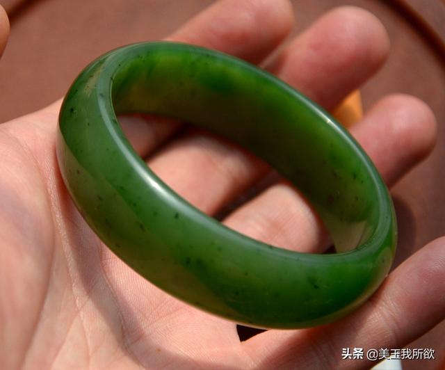 一千万满绿翡翠手镯,翡翠青花手镯价格表-第36张图片-翡翠网 一千万满绿翡翠手镯,翡翠青花手镯价格表-第36张图片-翡翠网