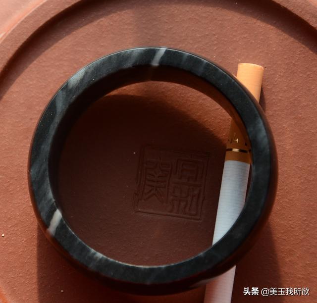 一千万满绿翡翠手镯,翡翠青花手镯价格表-第37张图片-翡翠网 一千万满绿翡翠手镯,翡翠青花手镯价格表-第37张图片-翡翠网