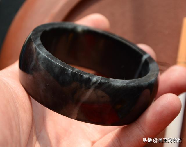 一千万满绿翡翠手镯,翡翠青花手镯价格表-第38张图片-翡翠网 一千万满绿翡翠手镯,翡翠青花手镯价格表-第38张图片-翡翠网