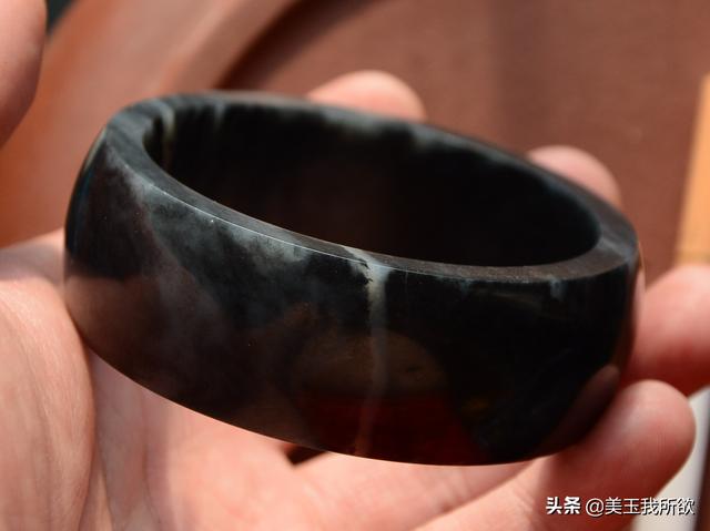 一千万满绿翡翠手镯,翡翠青花手镯价格表-第39张图片-翡翠网 一千万满绿翡翠手镯,翡翠青花手镯价格表-第39张图片-翡翠网