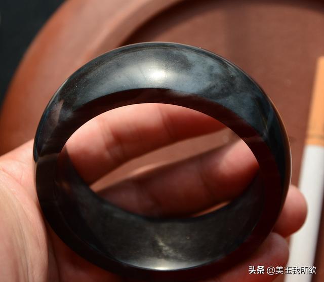 一千万满绿翡翠手镯,翡翠青花手镯价格表-第40张图片-翡翠网 一千万满绿翡翠手镯,翡翠青花手镯价格表-第40张图片-翡翠网